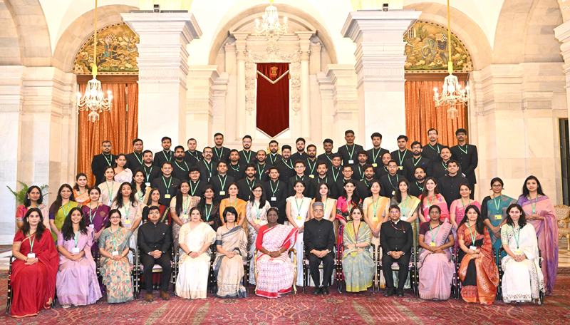 2024 batch IAS officers call on the President